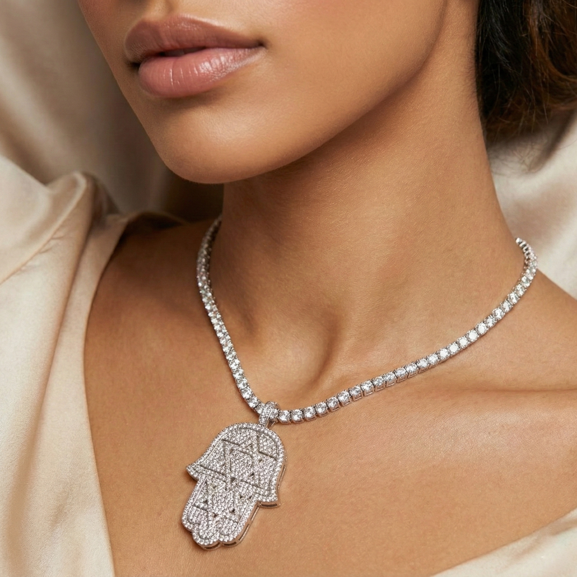 Hamsa Moissanite Pendant – White Gold – D Colour – VVS1