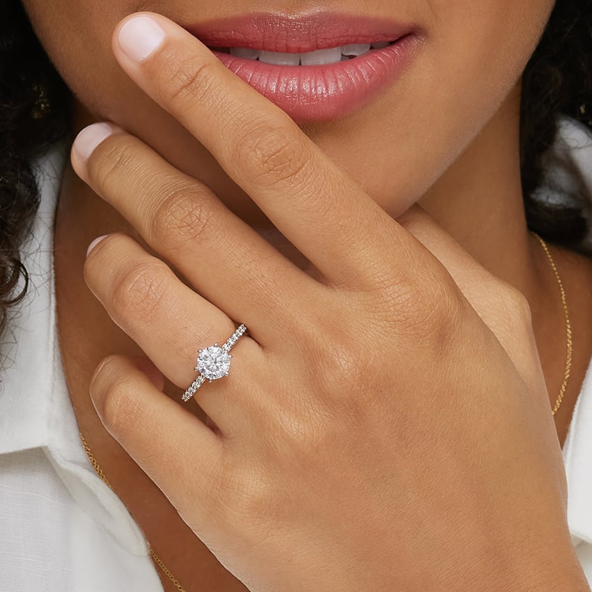 خاتم سوليتير 2 قيراط على شريط نصف الأبدية