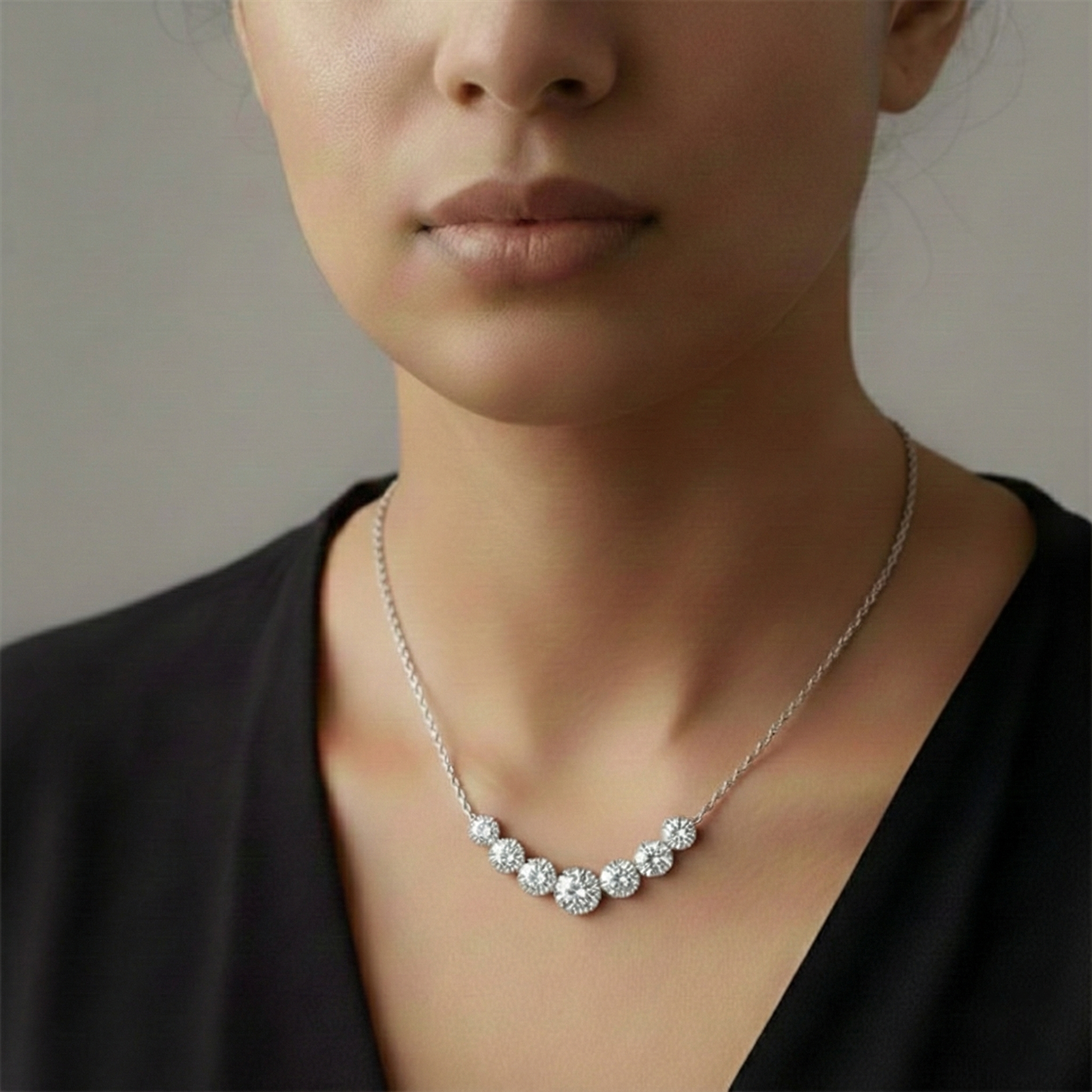 قلادة ميرا مويسانيتي على شكل حرف U - ذهب أبيض - لون D - VVS1