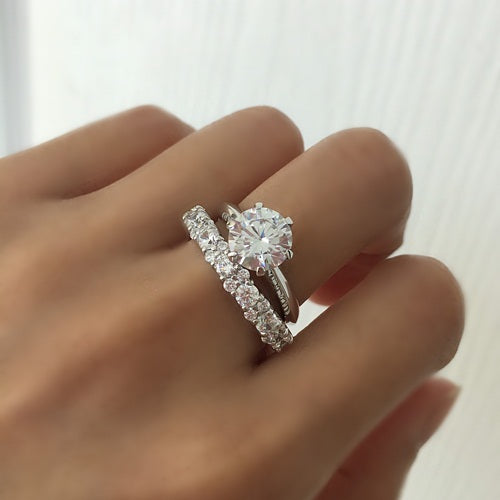 ICONIC SOLITAIRE ENGAGEMENT RING & ALTERNATING ROUND HALF ETERNITY